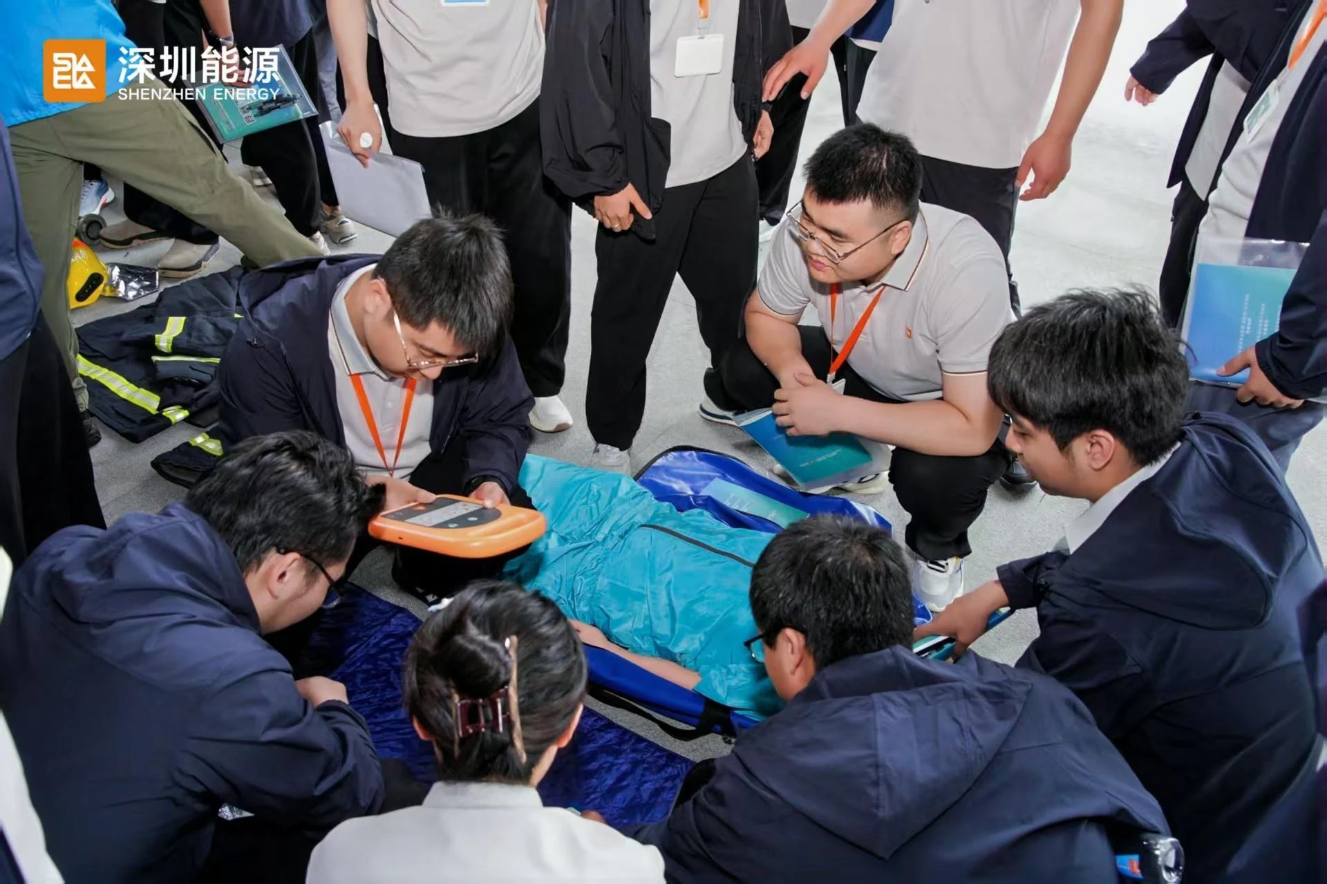 风电场检修人员开展高空作业
