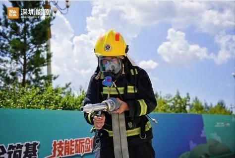 参赛选手回答消防安全问题